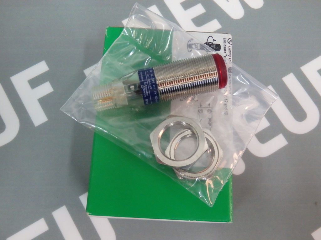 TÉLÉMÉCANIQUE  XUB9BPANM12