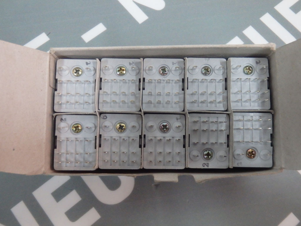 TÉLÉMÉCANIQUE  RXL4A06B2P7