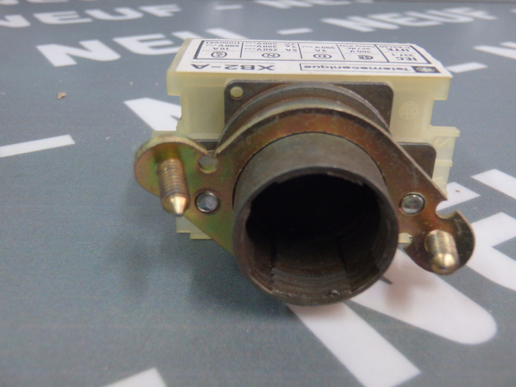 TÉLÉMÉCANIQUE  XB2-A