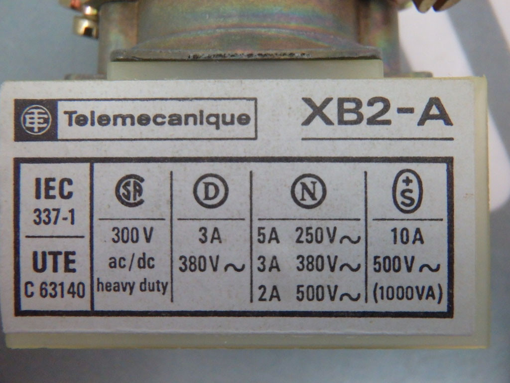 TÉLÉMÉCANIQUE  XB2-A