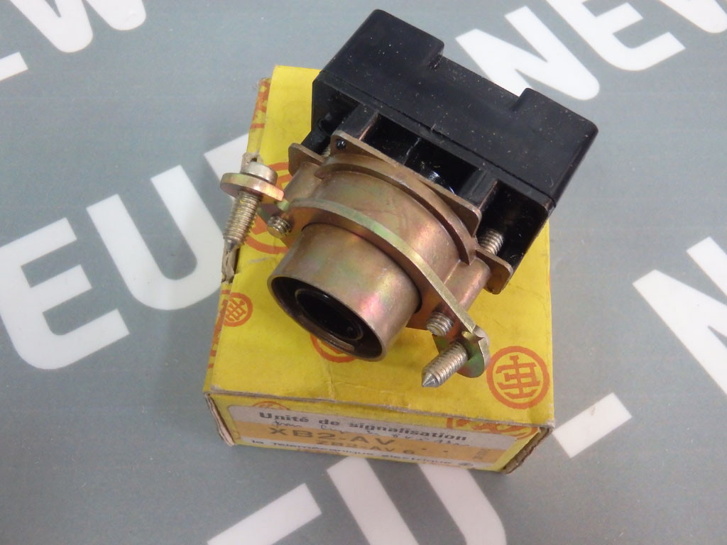 TÉLÉMÉCANIQUE  ZB2-AV6