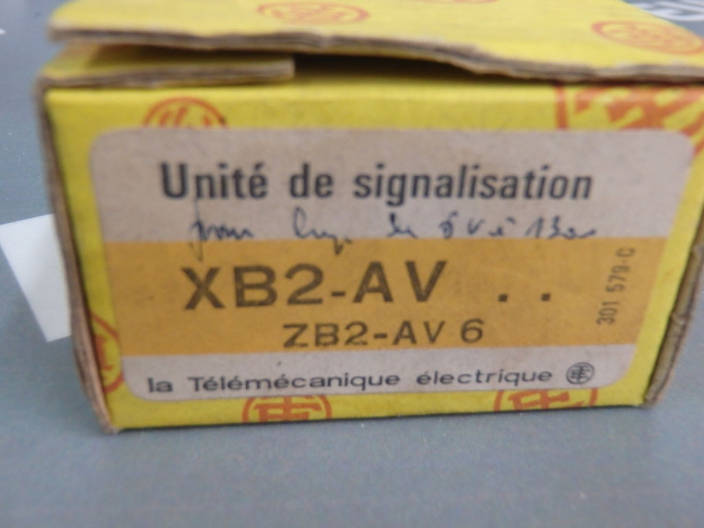 TÉLÉMÉCANIQUE  ZB2-AV6