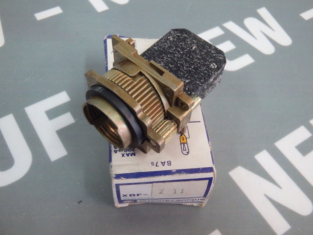 TÉLÉMÉCANIQUE  XBF-Z11