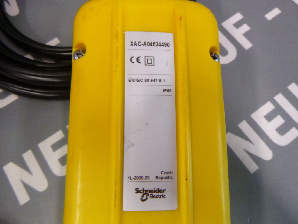 SCHNEIDER  XACA04834490