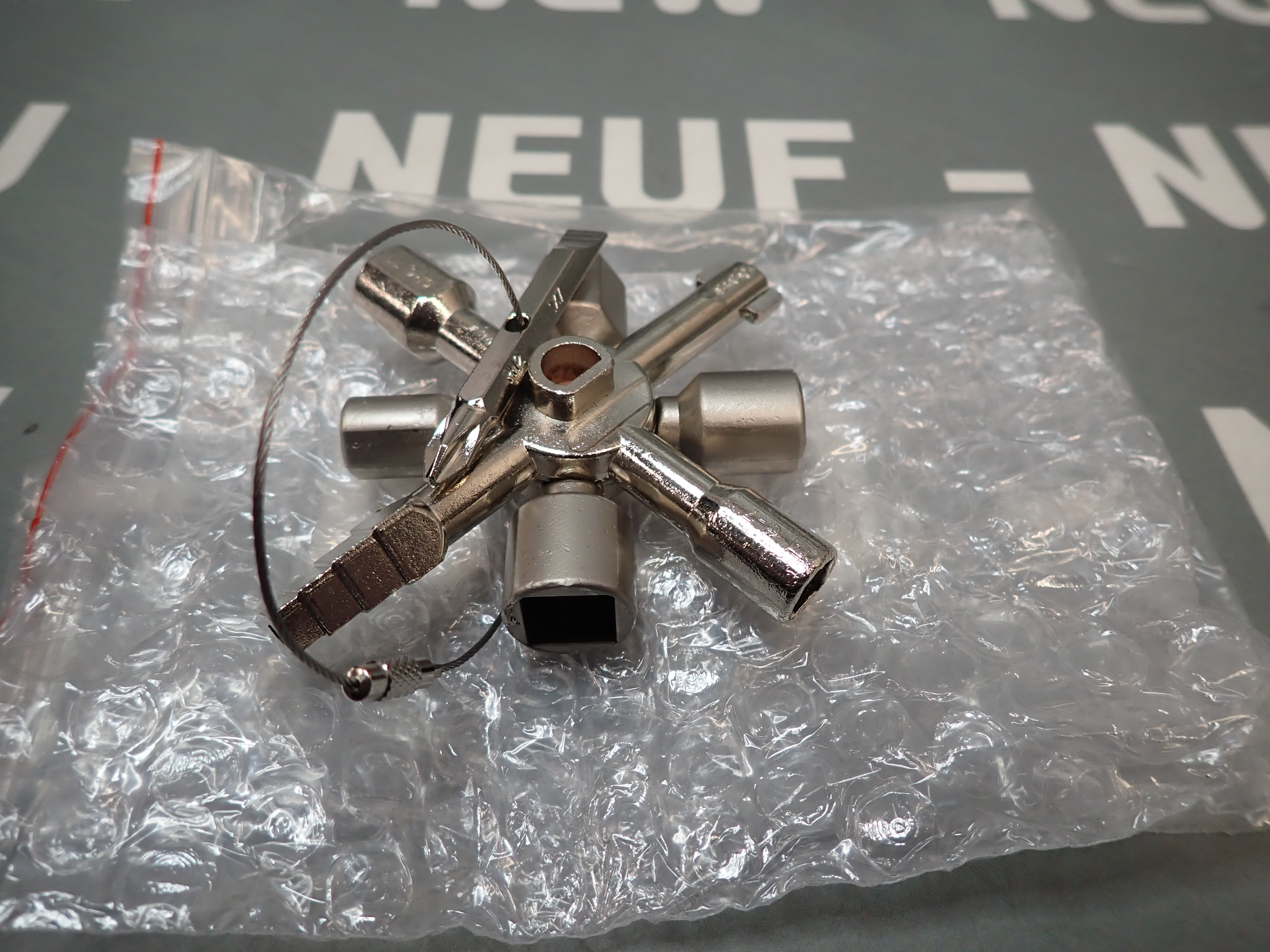 REI-INDUSTRY CLEFSUNIVERSELLESELECTRIQUES