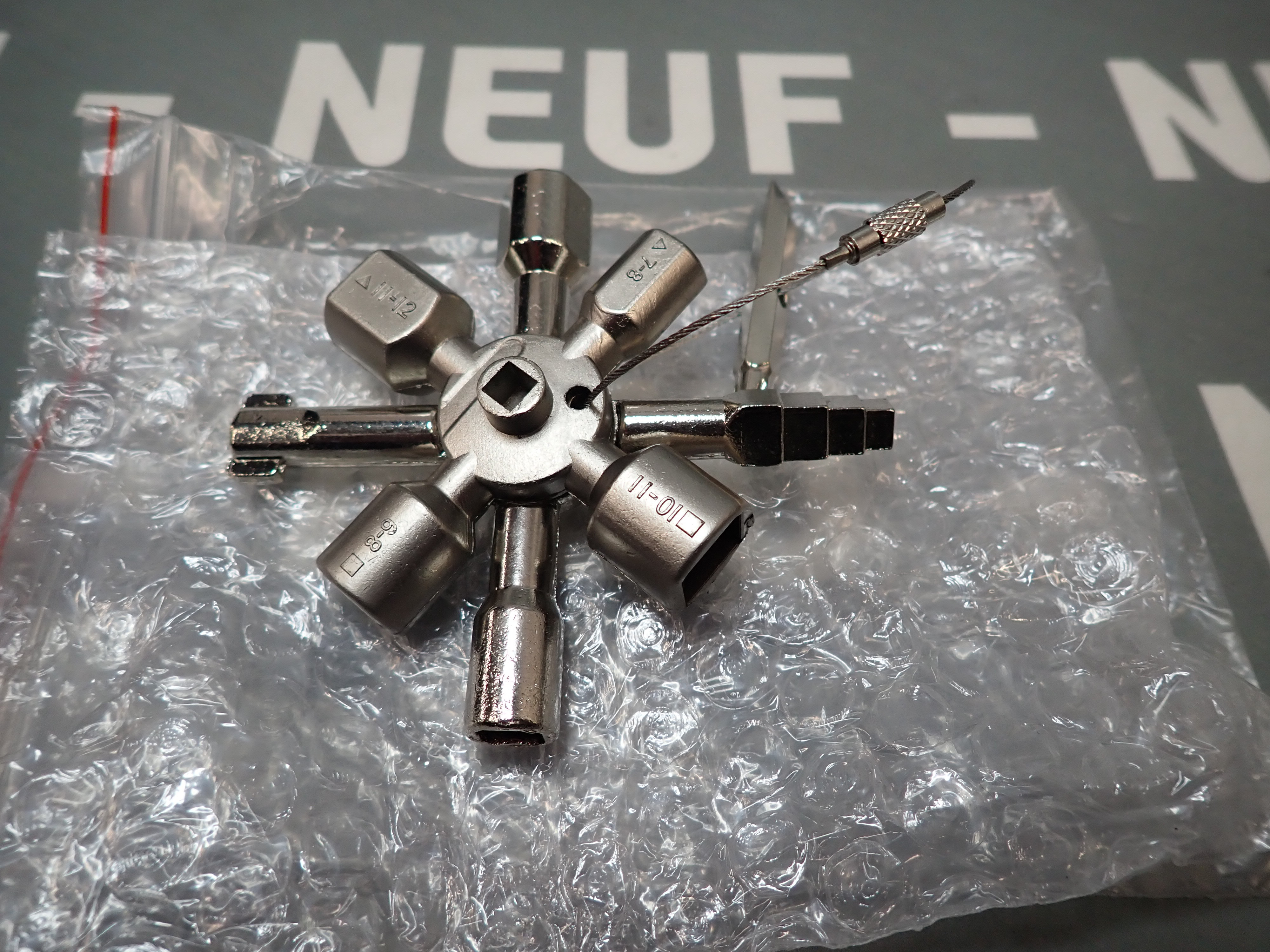 REI-INDUSTRY CLEFSUNIVERSELLESELECTRIQUES