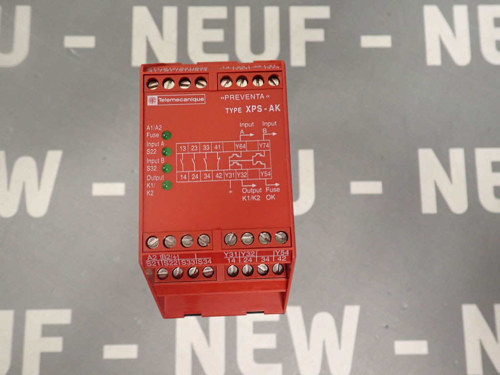 TÉLÉMÉCANIQUE  XPS-AK351144