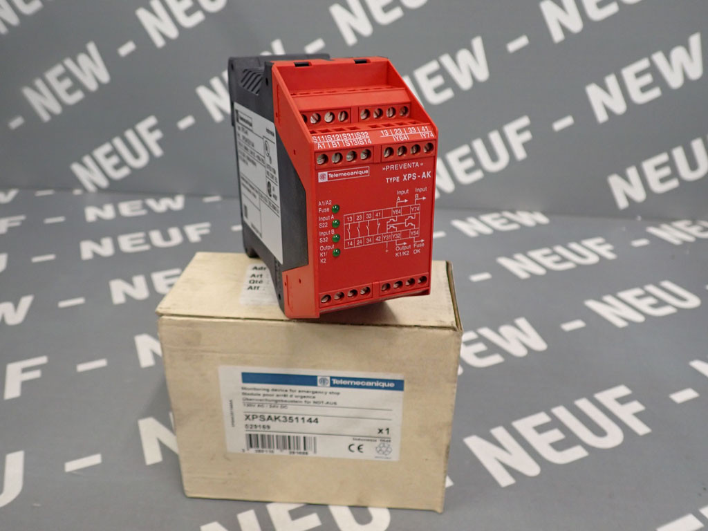 TÉLÉMÉCANIQUE  XPS-AK351144