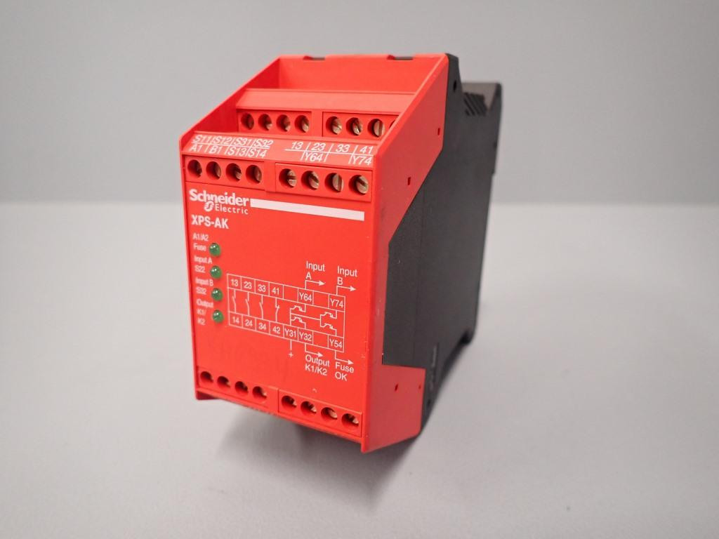 TÉLÉMÉCANIQUE  XPS-AK351144