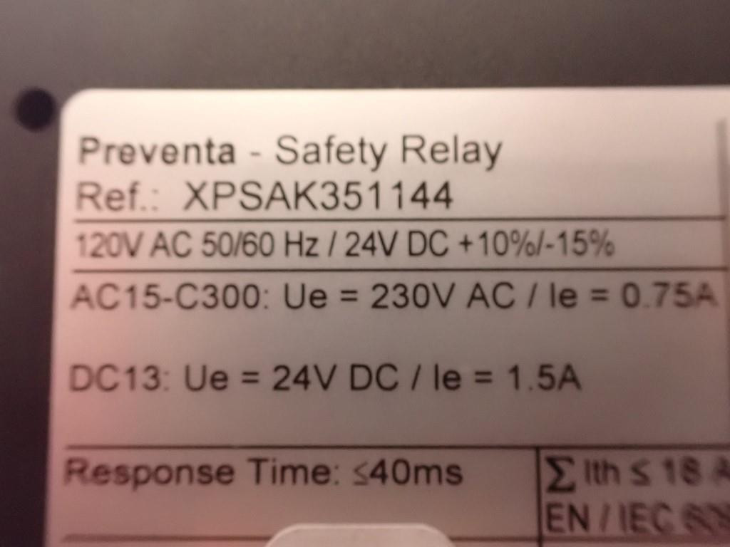 TÉLÉMÉCANIQUE  XPS-AK351144