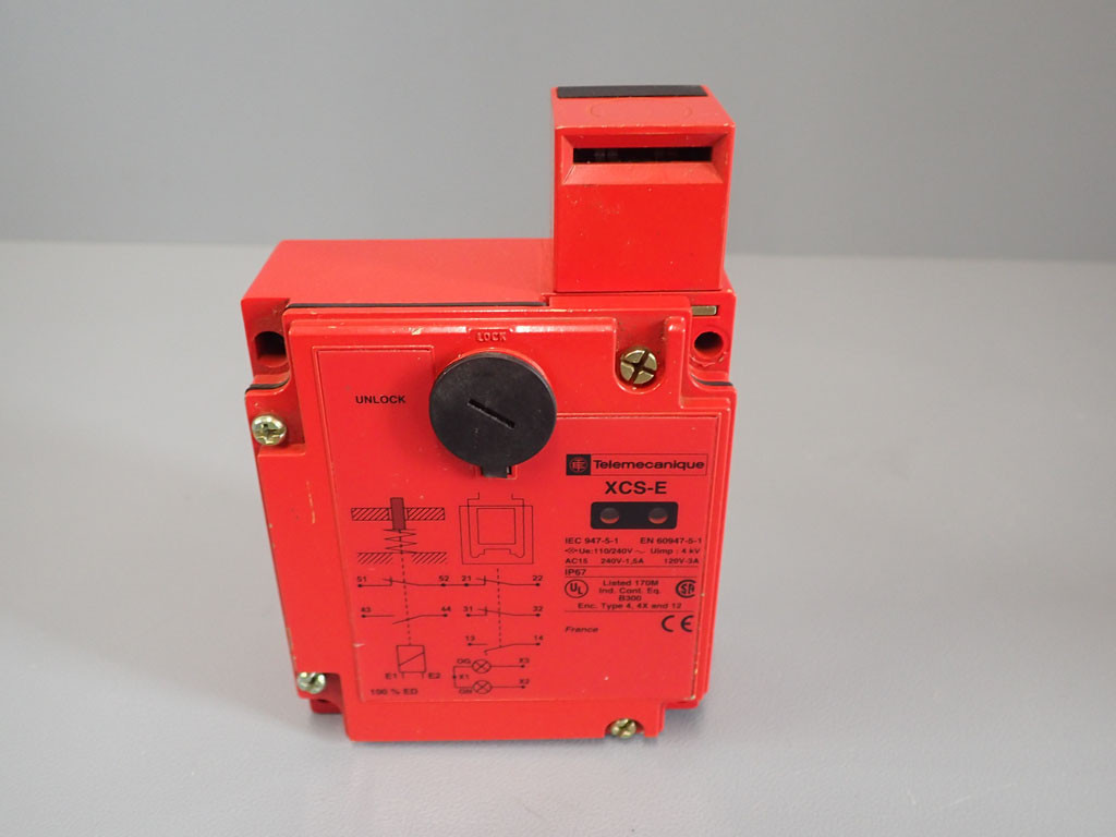 TÉLÉMÉCANIQUE  XCSE7331