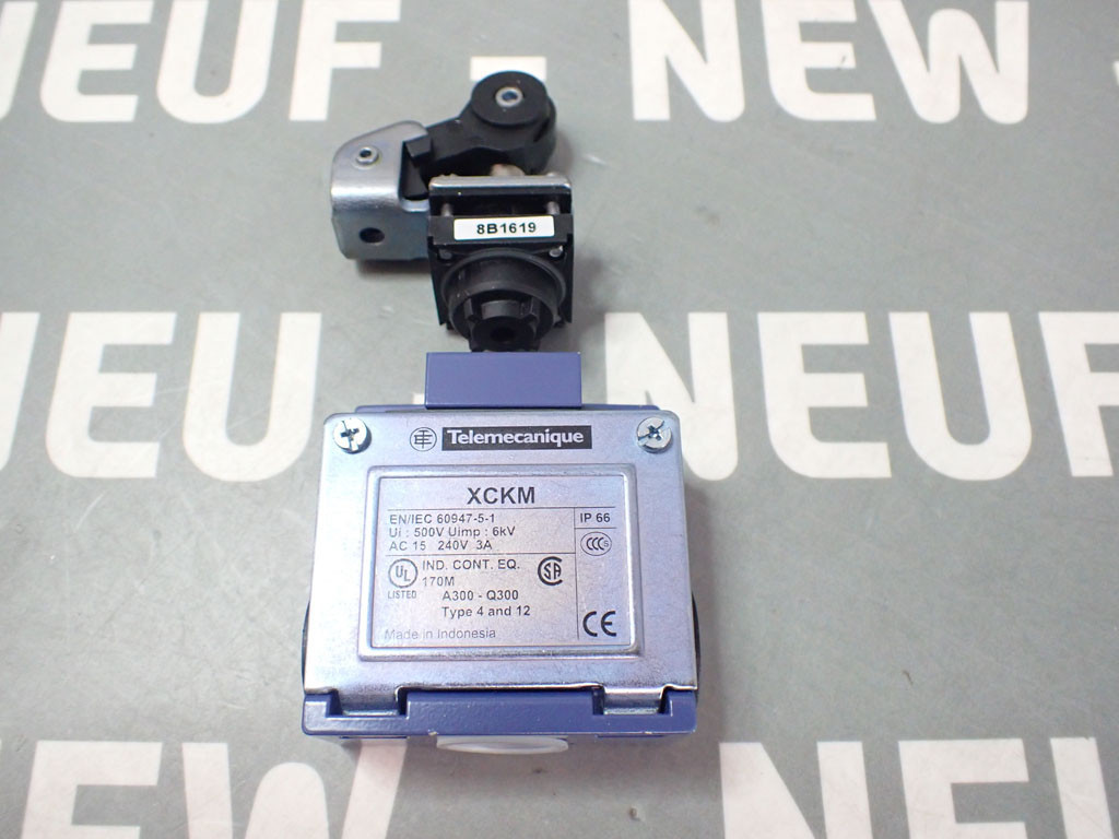 TÉLÉMÉCANIQUE  XCKM121