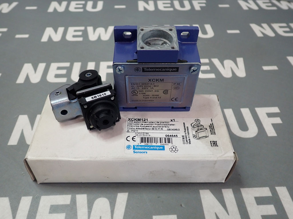TÉLÉMÉCANIQUE  XCKM121