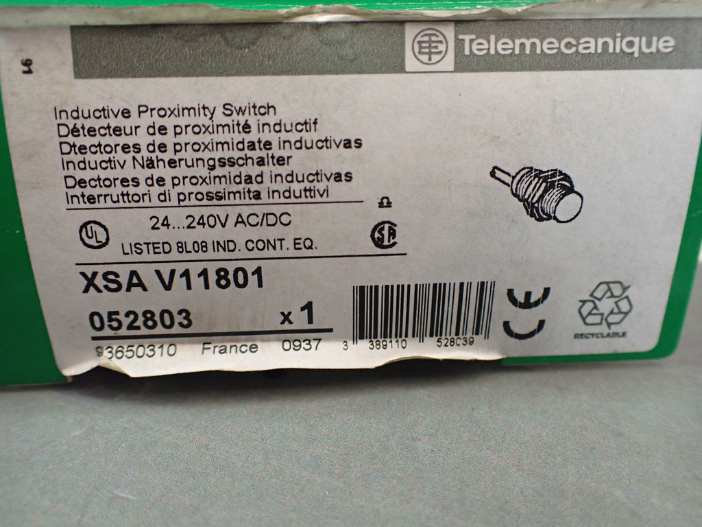 TÉLÉMÉCANIQUE  XSAV11801