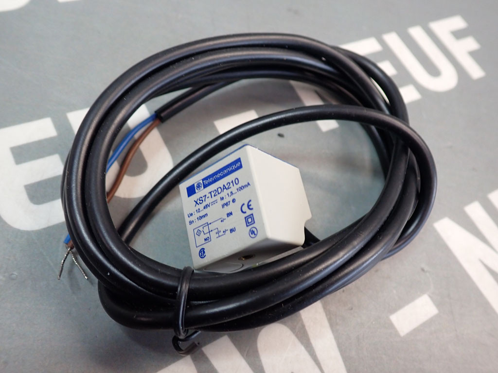 TÉLÉMÉCANIQUE  XS7T2DA210