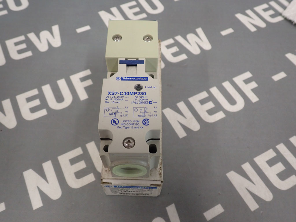 TÉLÉMÉCANIQUE  XS7C40MP230