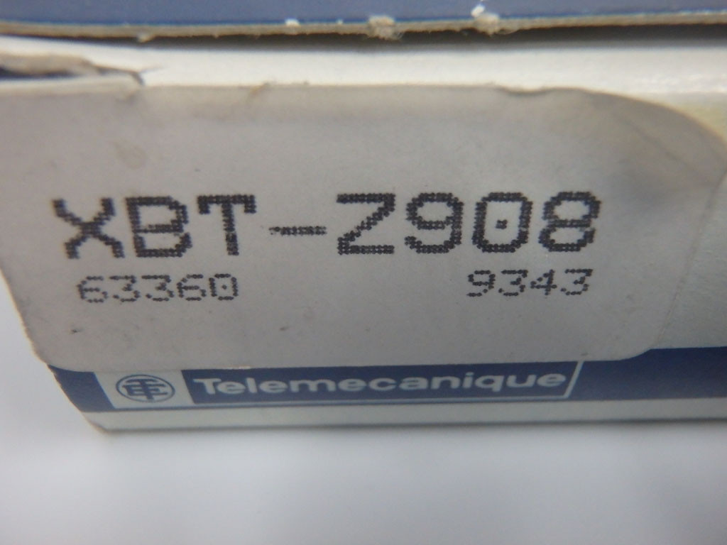 TÉLÉMÉCANIQUE  XBT-Z908