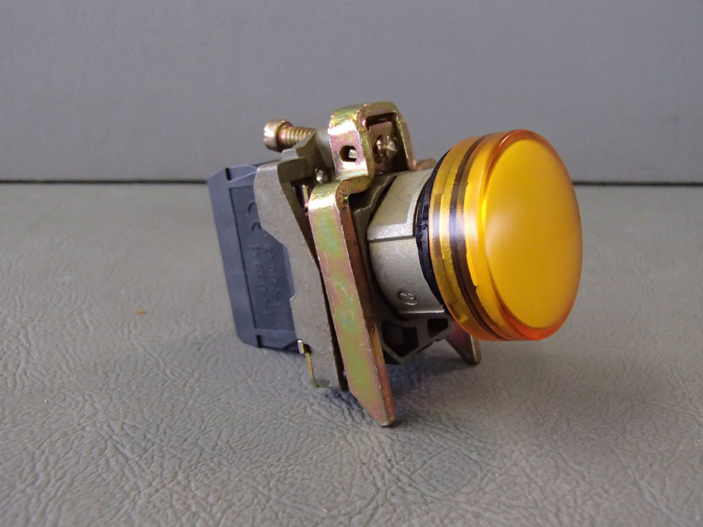 TÉLÉMÉCANIQUE  XB4BVB5