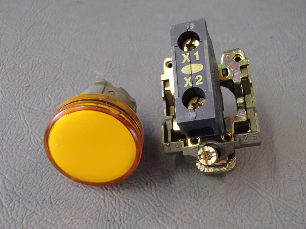 TÉLÉMÉCANIQUE  XB4BVB5