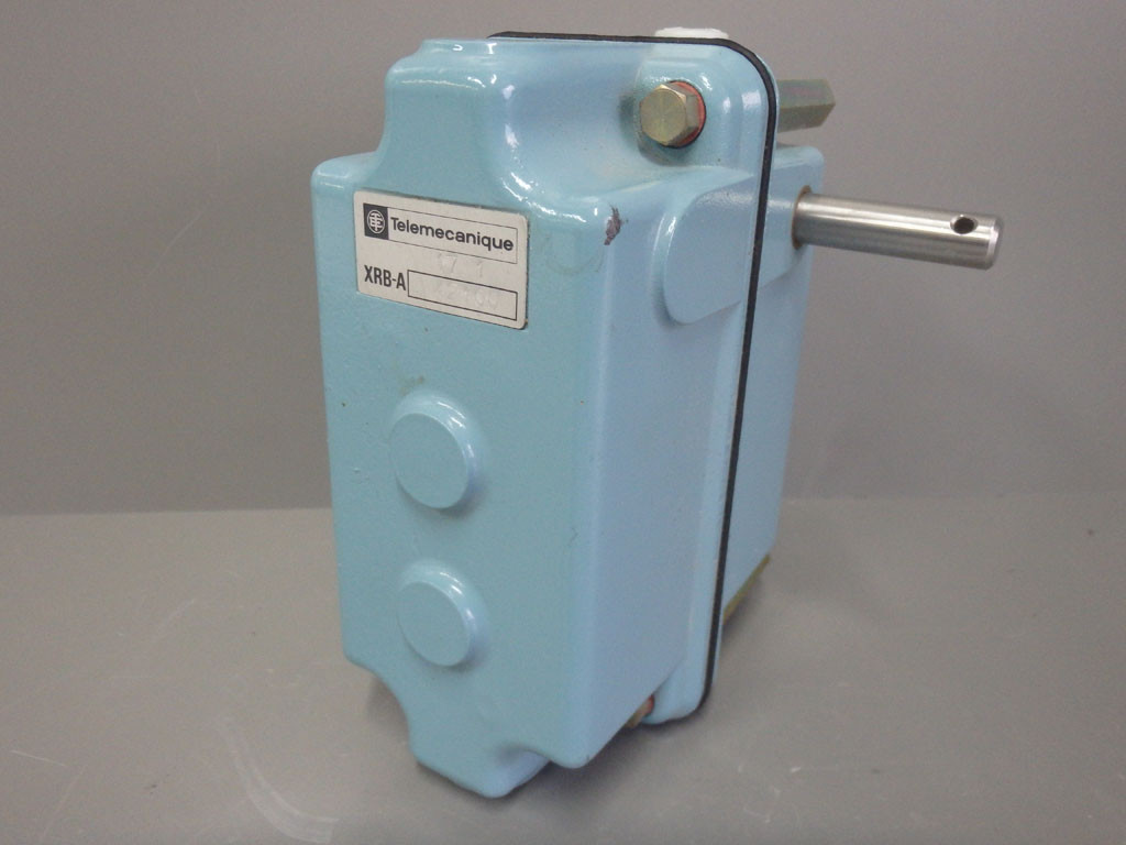 TÉLÉMÉCANIQUE  XRB-A42100