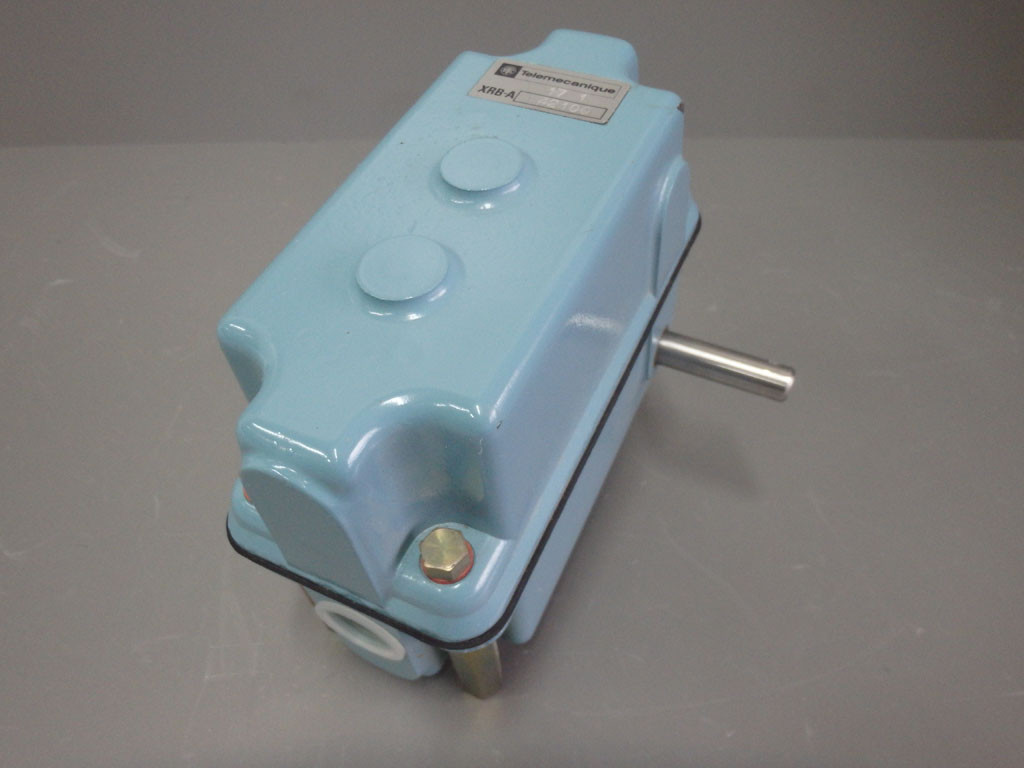 TÉLÉMÉCANIQUE  XRB-A42100