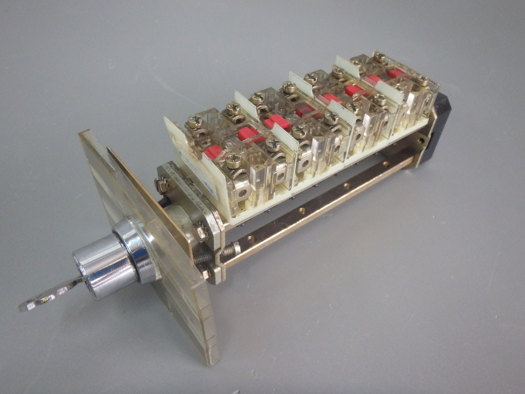 TÉLÉMÉCANIQUE  XB2-CD-808