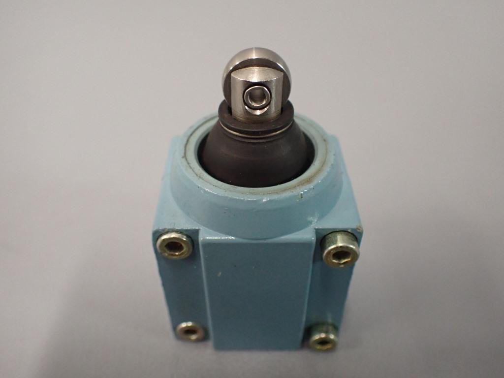 TÉLÉMÉCANIQUE  ZC2JE64