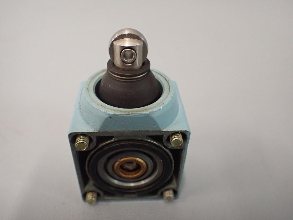 TÉLÉMÉCANIQUE  ZC2JE64