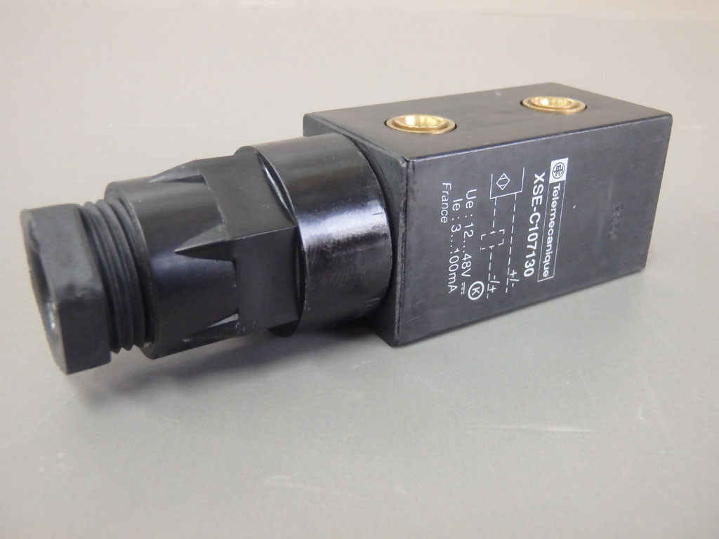 TÉLÉMÉCANIQUE  XSE-C107130