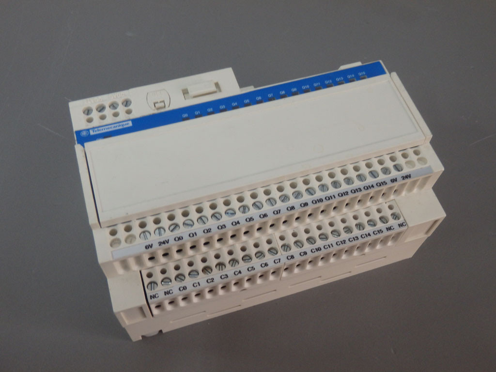 TÉLÉMÉCANIQUE  ABE7-E16SPN22