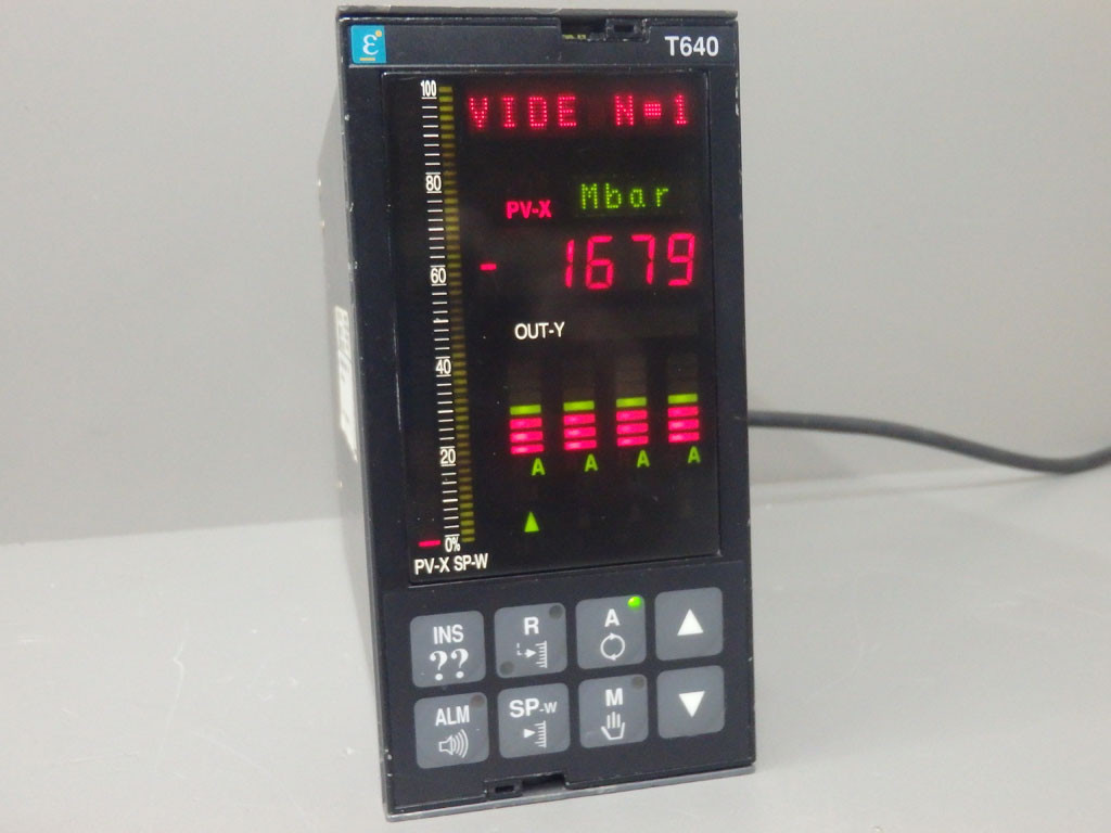 EUROTHERM T640/MAINS/422/HI/HI/M001/T710/-/-/FR