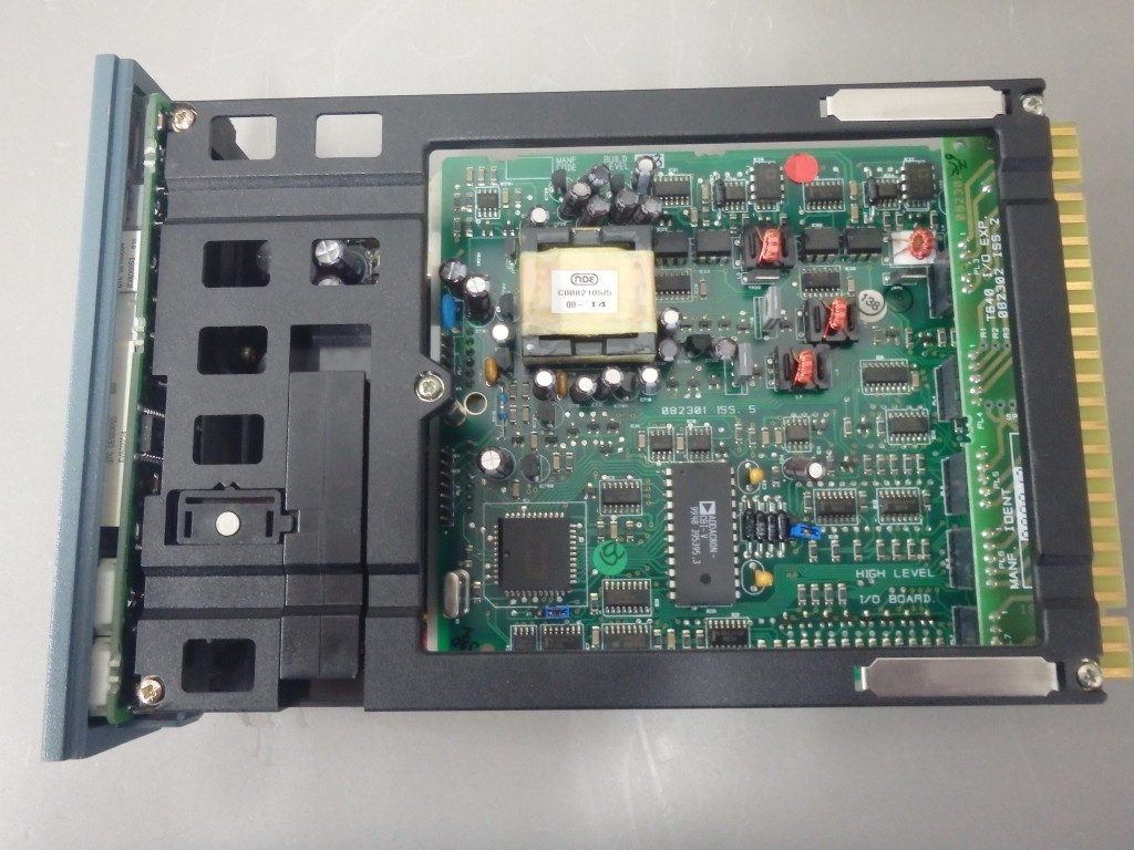 EUROTHERM T640/MAINS/422/HI/HI/M002/T710/-/-/FR