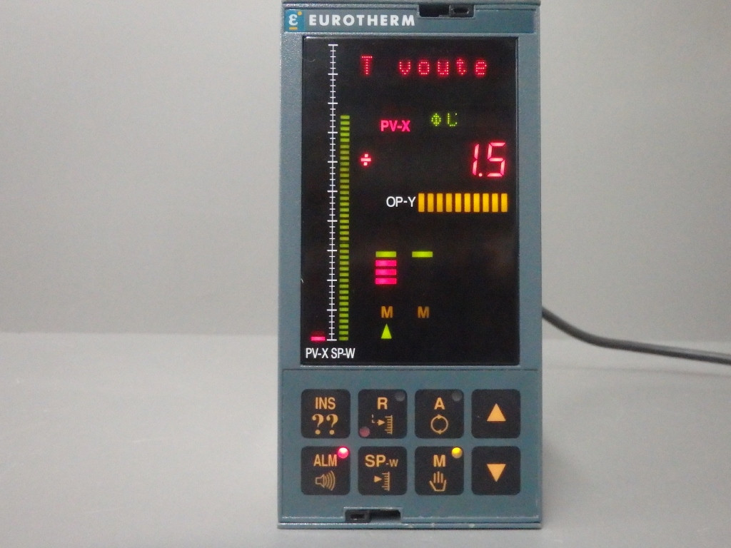 EUROTHERM T640/MAINS/422/HI/HI/M002/T710/-/-/FR