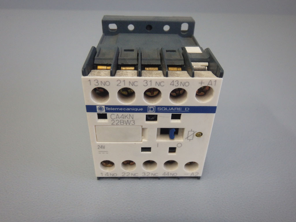 TÉLÉMÉCANIQUE  CA4KN22BW3