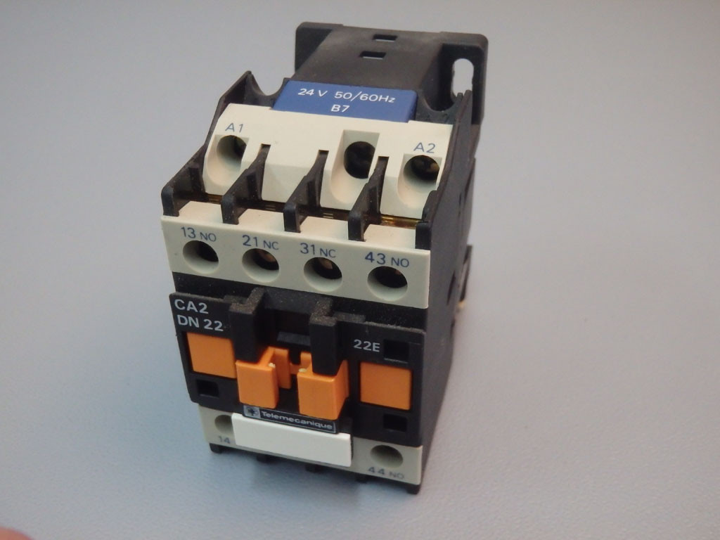 TÉLÉMÉCANIQUE  CA2DN22