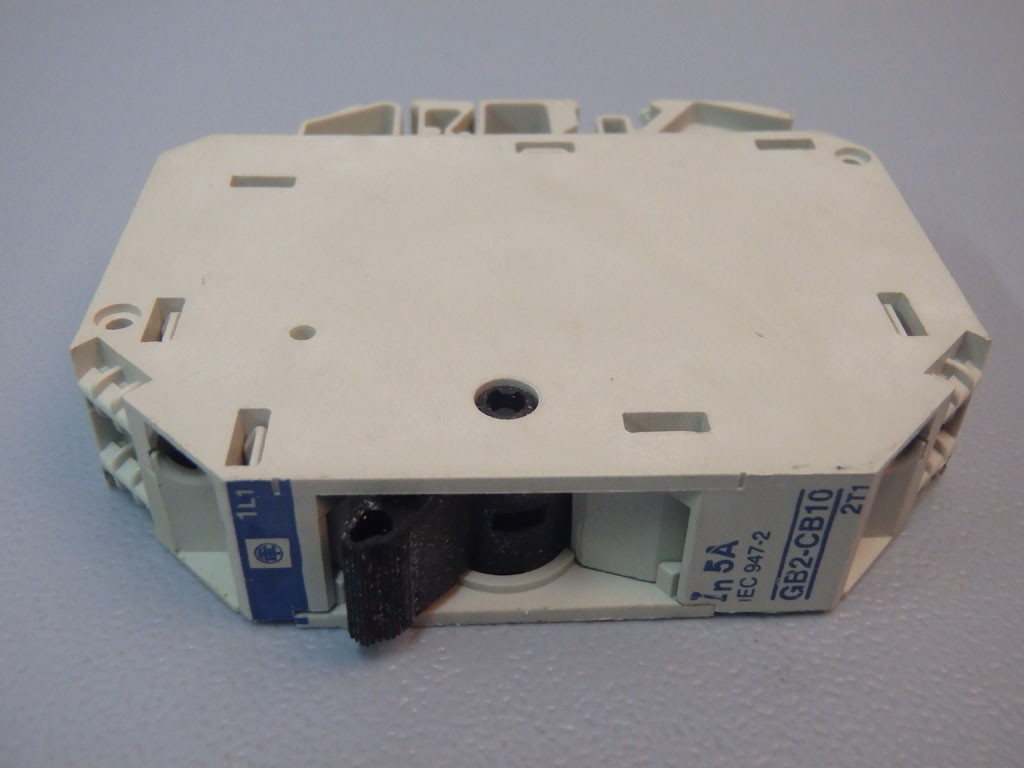 TÉLÉMÉCANIQUE  GB2-CB10