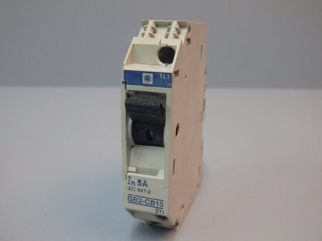 TÉLÉMÉCANIQUE  GB2-CB10