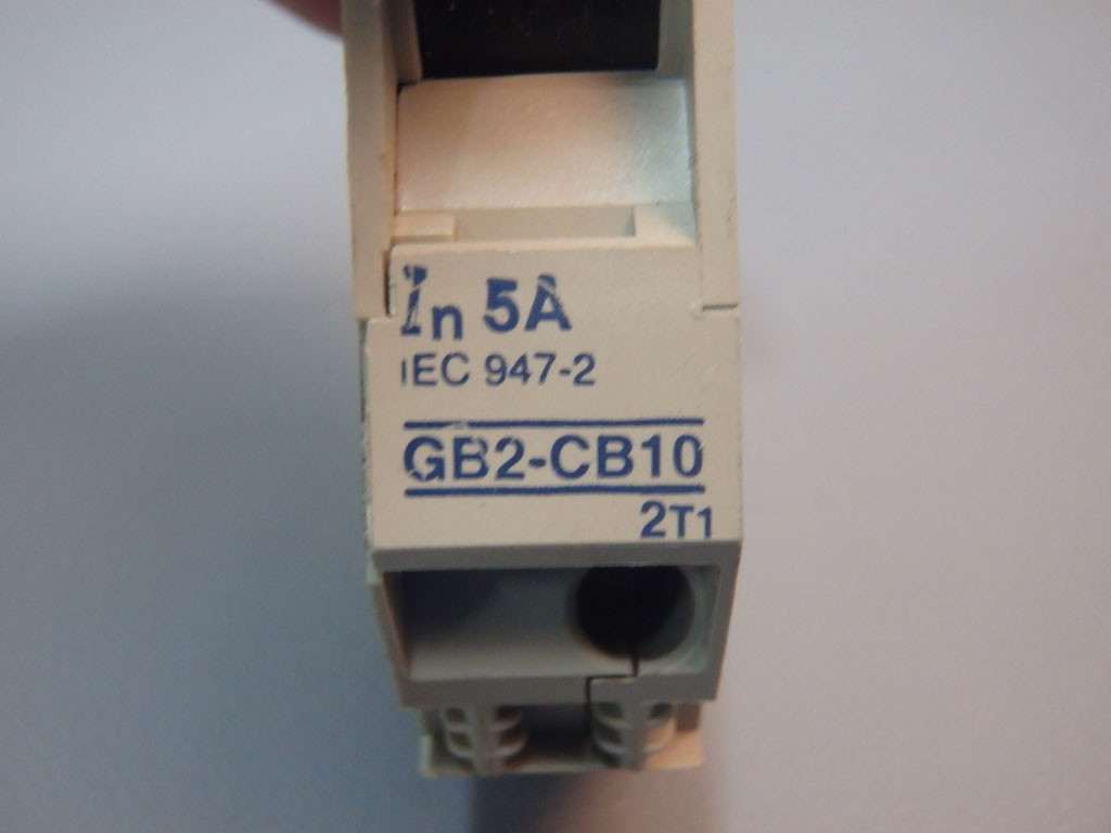 TÉLÉMÉCANIQUE  GB2-CB10