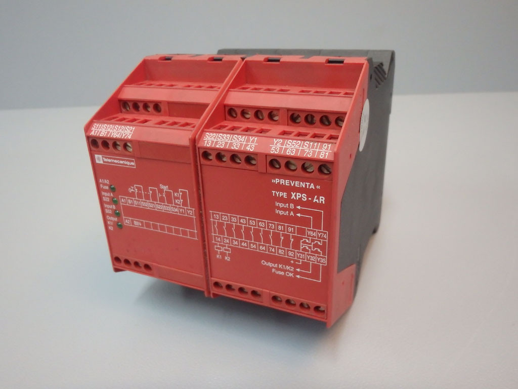 TÉLÉMÉCANIQUE  XPS-AR351144