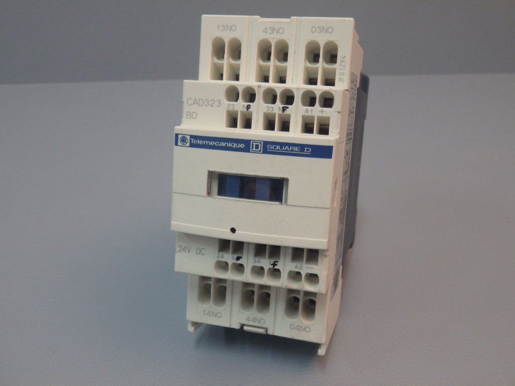 TÉLÉMÉCANIQUE  CAD323BD