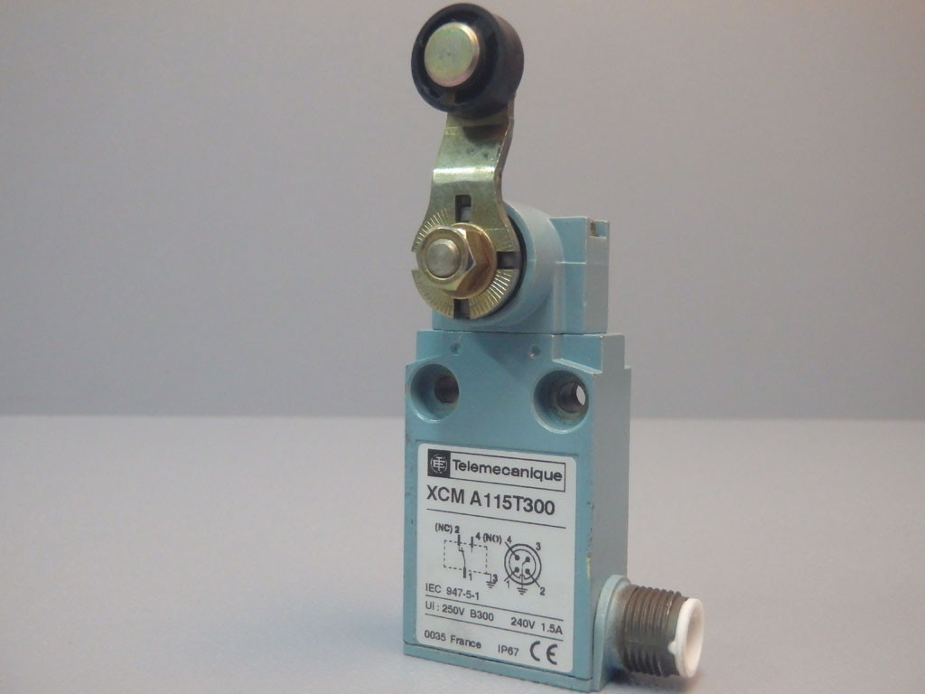 TÉLÉMÉCANIQUE  XCM-A115T300