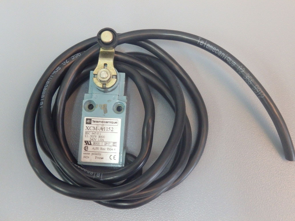 TÉLÉMÉCANIQUE  XCM-A1152