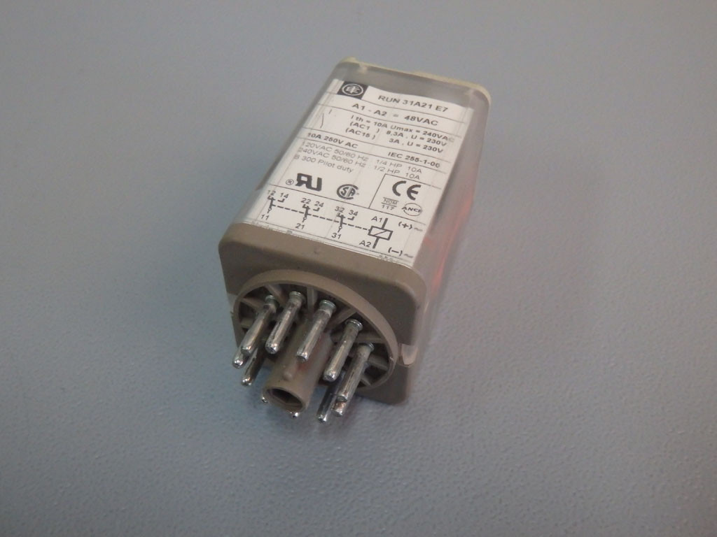 TÉLÉMÉCANIQUE  RUN31A21