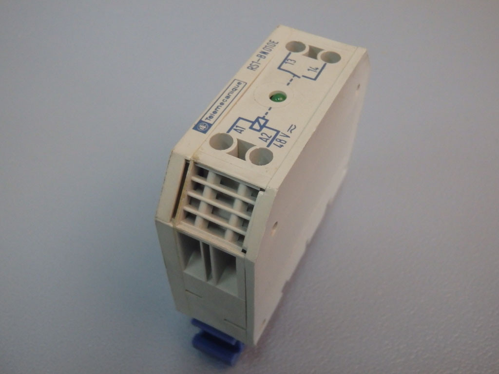 TÉLÉMÉCANIQUE  RS1-BN010E