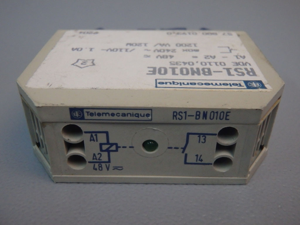 TÉLÉMÉCANIQUE  RS1-BN010E