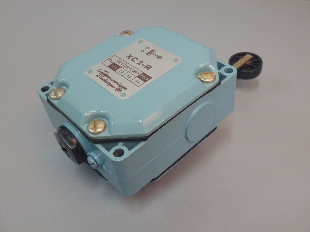 TÉLÉMÉCANIQUE  XC2-R