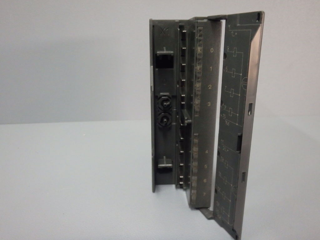 SIEMENS 6ES7322-1BF01-0AA0