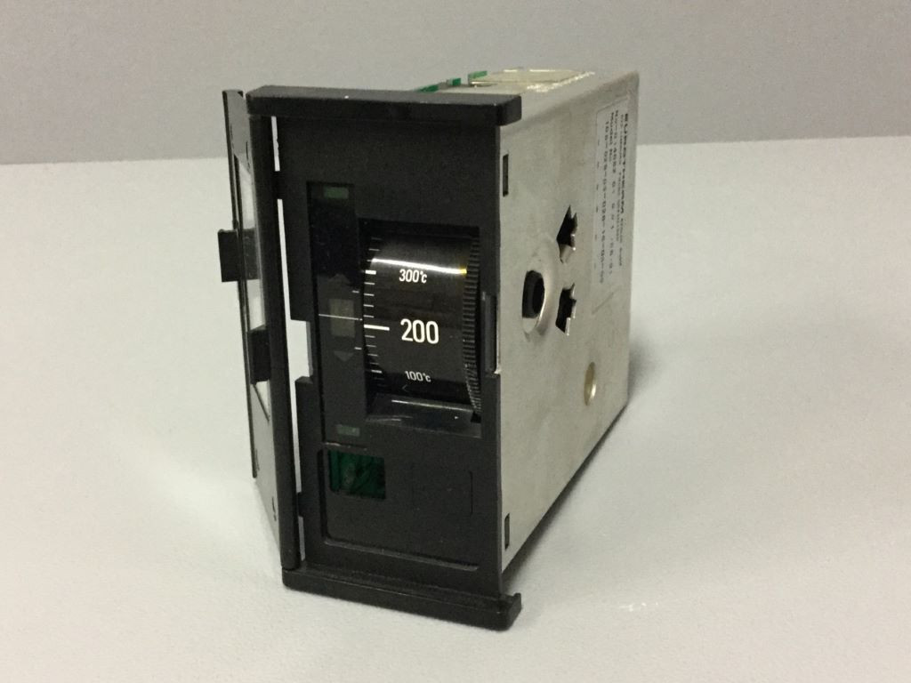 EUROTHERM 106-028-03-026-19-09-00