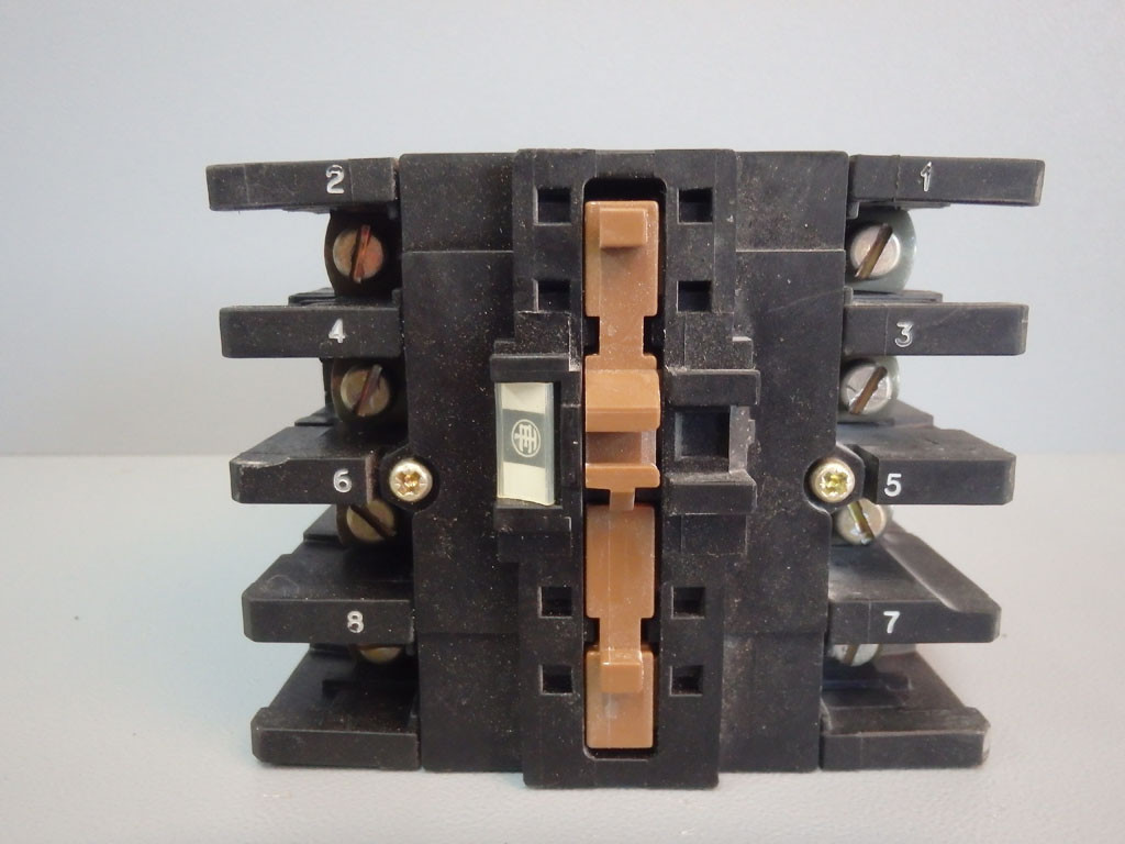 TÉLÉMÉCANIQUE  LC1D404