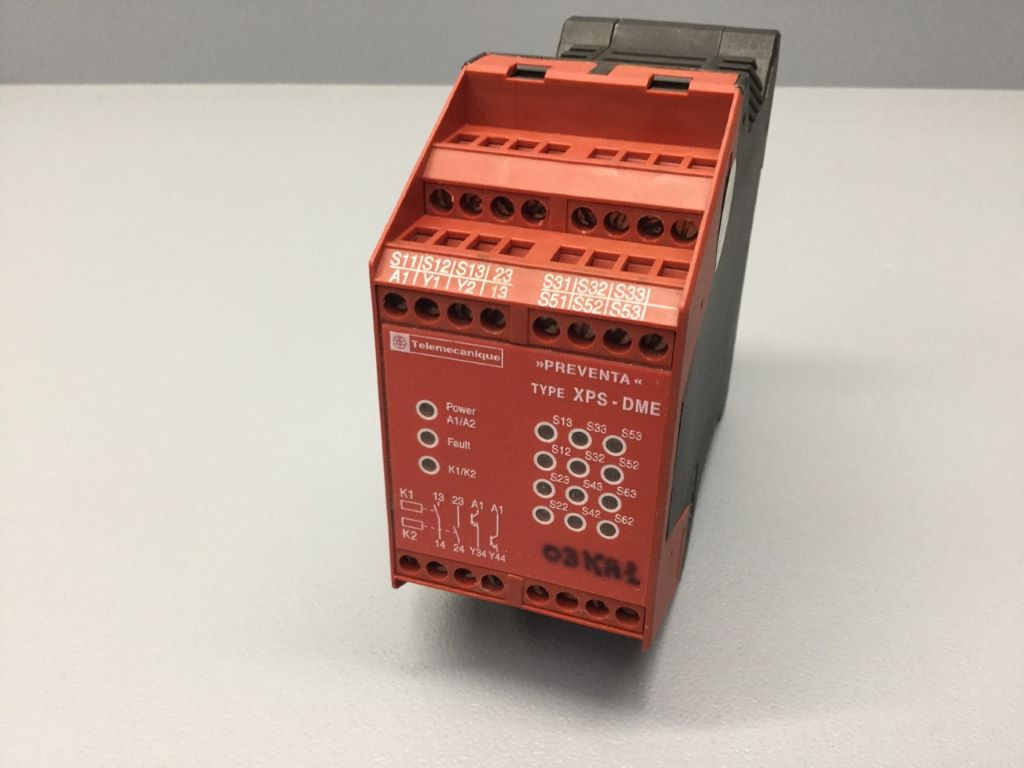 SCHNEIDER  XPS-DME1132